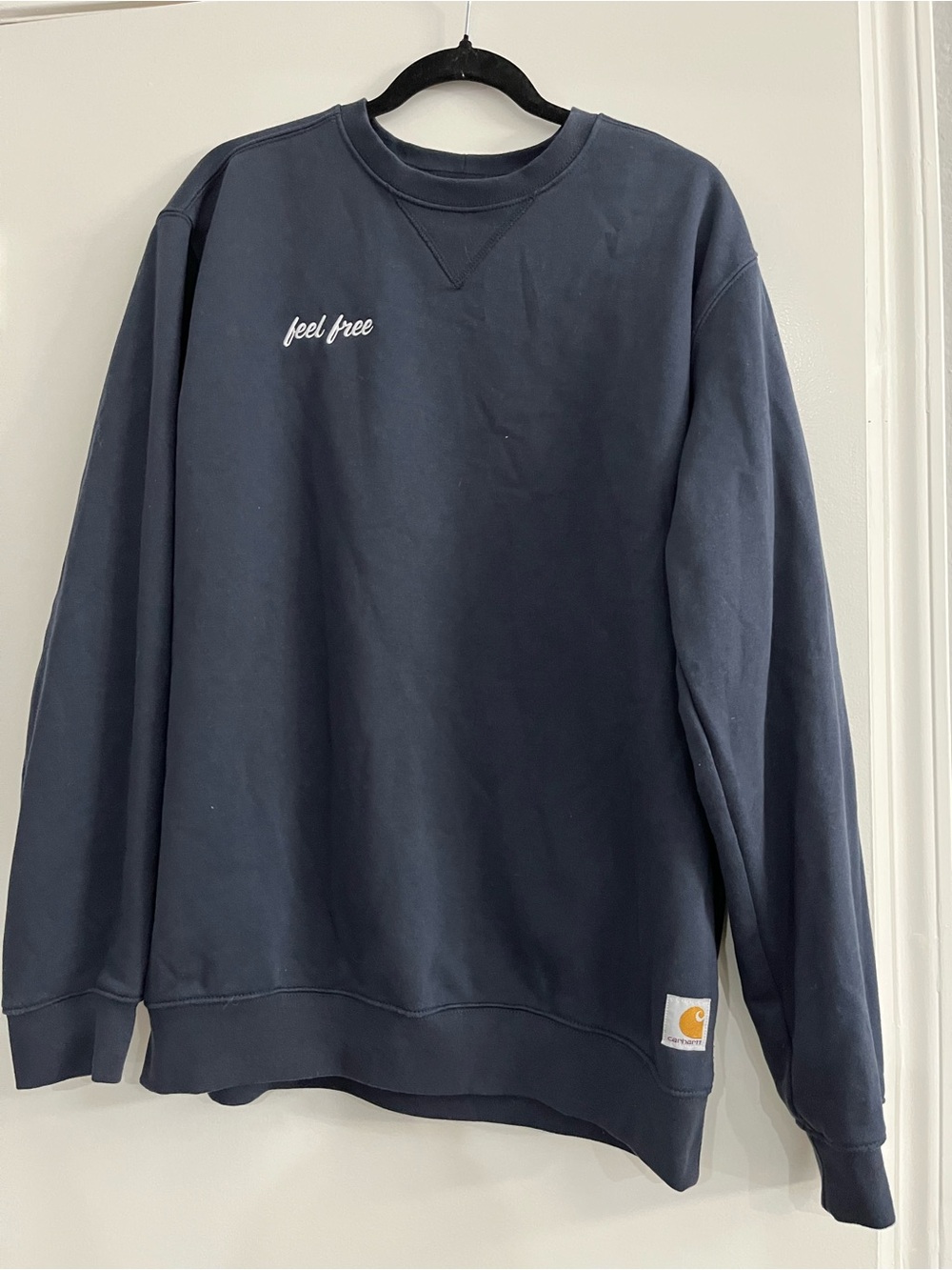 Carhartt Loose Fit Crewneck Sweatshirt Men's M Navy "Feel Free" Embroidered